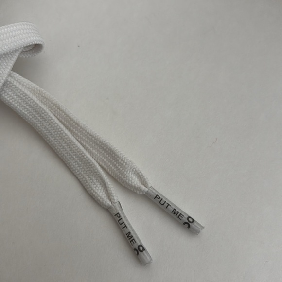 On Cloud White Blue The Roger Faux Leather Casual Sneaker Shoes Wome‎ Size 9 NEW - Picture 10 of 15